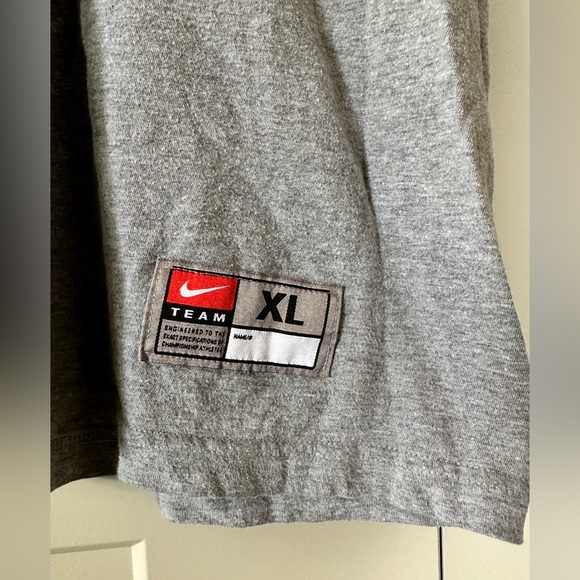 University of Oregon Nike Shirt - Picture 2 of 3